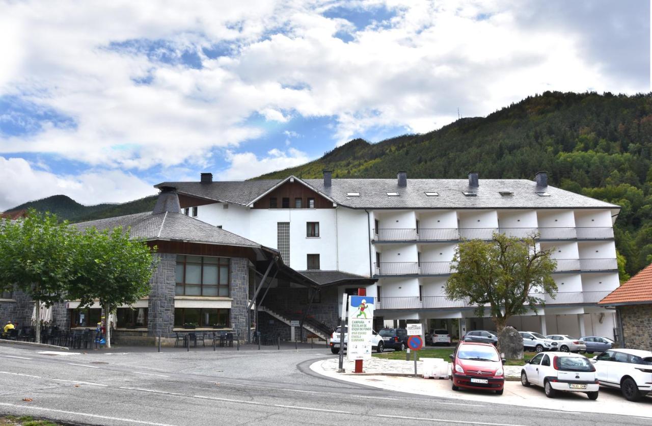 Hotel Y Apartamentos Snoe Isaba Exterior photo