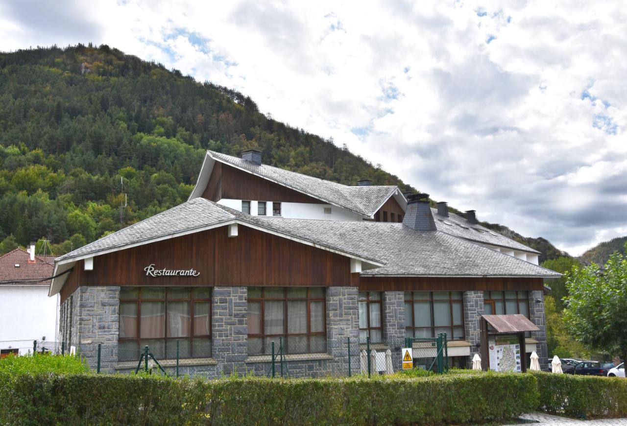 Hotel Y Apartamentos Snoe Isaba Exterior photo