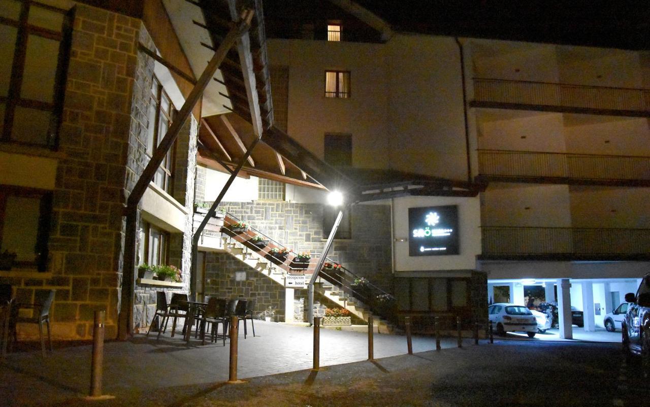 Hotel Y Apartamentos Snoe Isaba Exterior photo