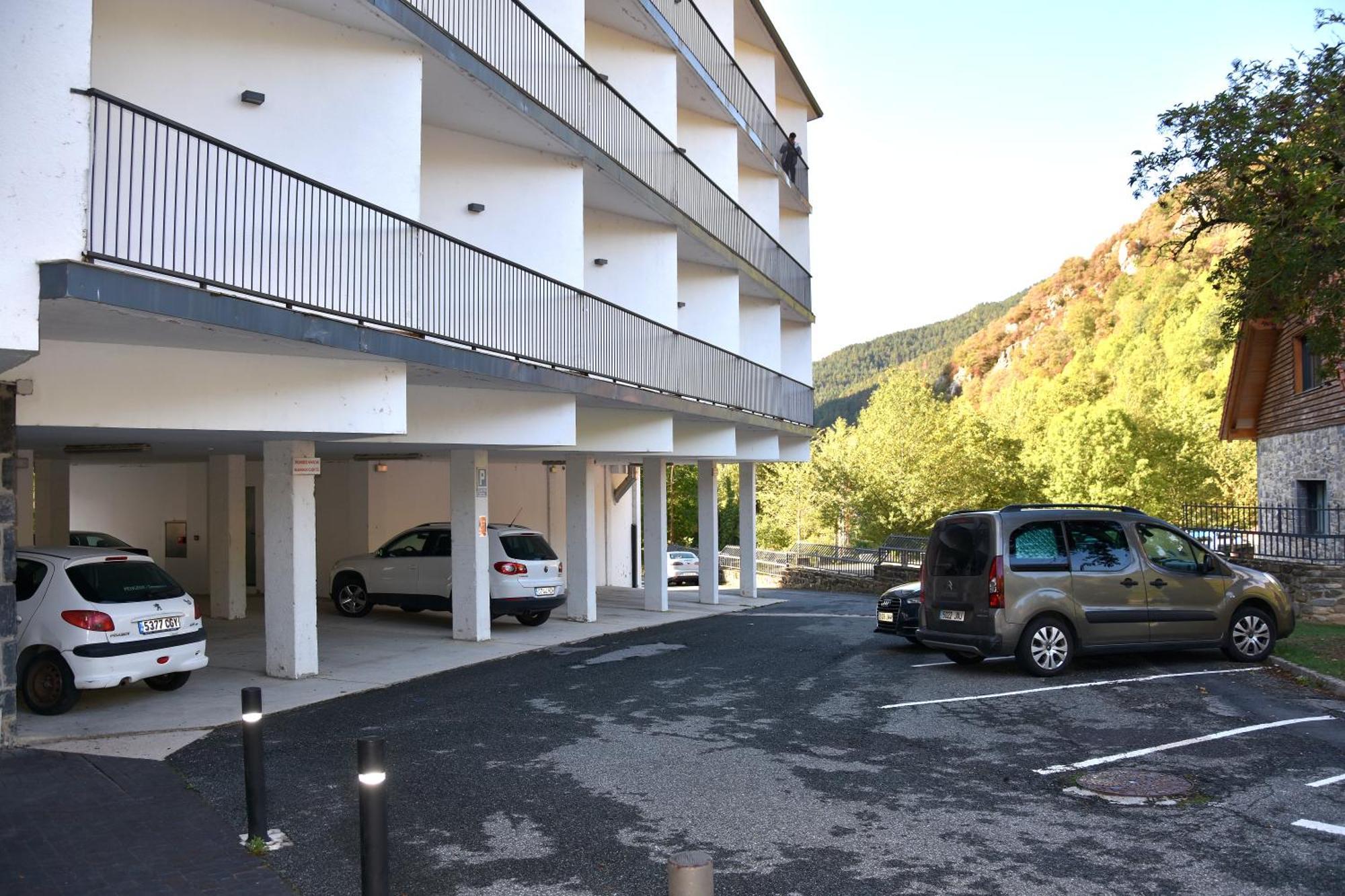 Hotel Y Apartamentos Snoe Isaba Exterior photo